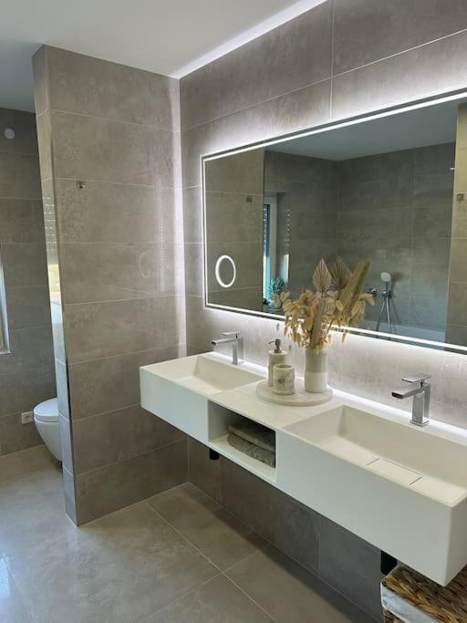 Luxury Apartment Marz Шванау Екстер'єр фото